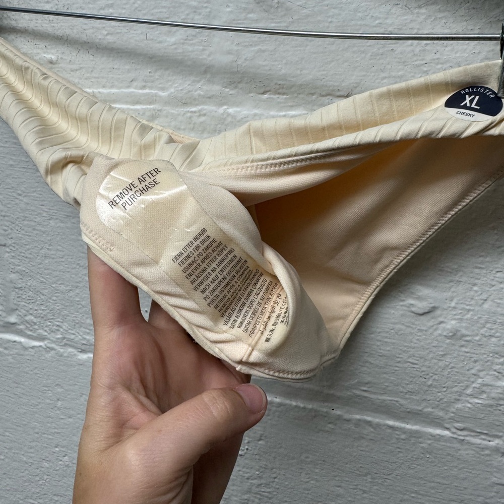Hollister Ribbed Bikini Set - Picture 5 of 10